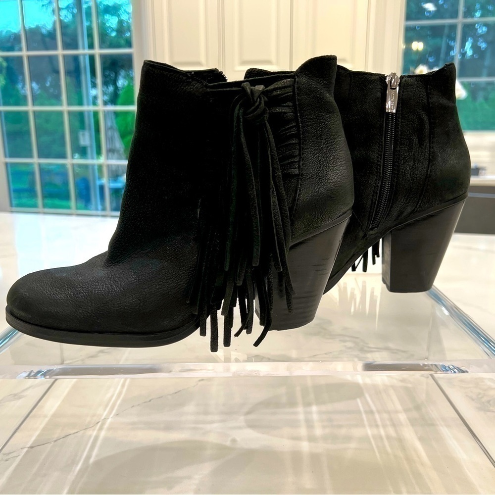 Vince CAMUTO Harlin cowboy fringe black booties size 7.5